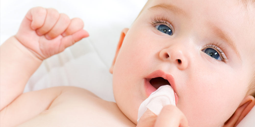 Higiene bucal en recién nacidos. Guía completa para padres.